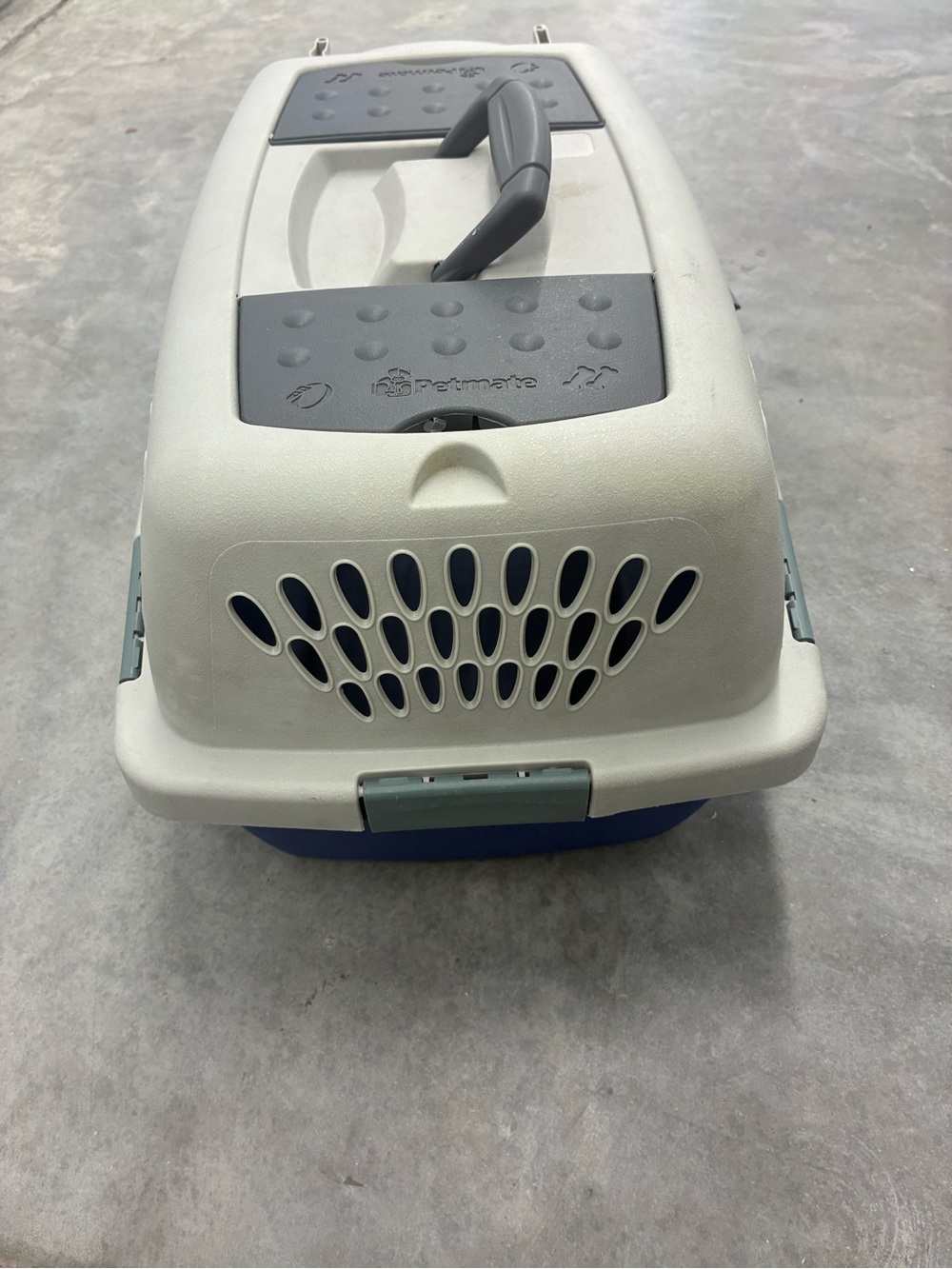 Pet Taxi Airline-Style Pet Carrier in Blue and Light Gray - Picture 3 of 6